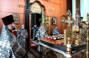 Вечерня Великой Пятницы в Духосошественском кафедральном соборе Саратова