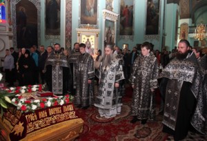 Вечерня Великой Пятницы в Духосошественском кафедральном соборе Саратова