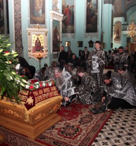 Вечерня Великой Пятницы в Духосошественском кафедральном соборе Саратова