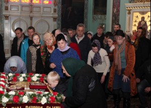 Вечерня Великой Пятницы в Духосошественском кафедральном соборе Саратова