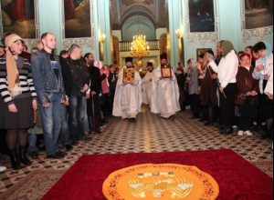 Ночное пасхальное богослужение в Духосошественском кафедральном соборе