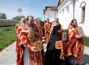 Божественная литургия в храме во имя святителя Николая Чудотворца Свято-Никольского женского монастыря п. Монастырский Пугачевского района