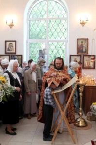 Божественная литургия в храме во имя священноисповедника Луки, архиепископа Симферопольского и Крымского