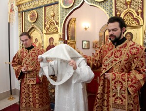 Божественная литургия в храме во имя священноисповедника Луки, архиепископа Симферопольского и Крымского