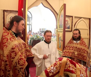 Божественная литургия в храме во имя священноисповедника Луки, архиепископа Симферопольского и Крымского