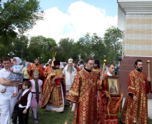 Божественная литургия в храме во имя священноисповедника Луки, архиепископа Симферопольского и Крымского