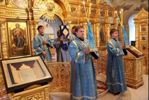 Всенощное бдение в Свято-Троицком соборе Саратова