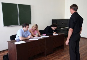 В семинарии продолжаются вступительные экзамены