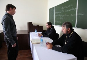 В семинарии продолжаются вступительные экзамены