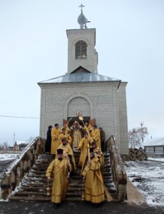Архипастырская поездка в Базарно-Карабулакский и Красноармейский районы