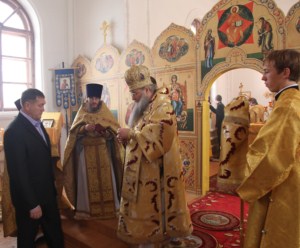 Архипастырская поездка в Базарно-Карабулакский и Красноармейский районы
