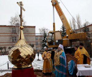 Архипастырская поездка в Базарно-Карабулакский и Красноармейский районы