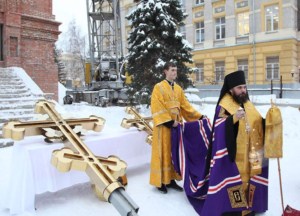 Освящены кресты на купола строящегося храма во имя Иоанна Богослова