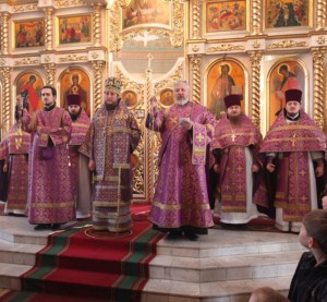 Божественная Литургия в Свято-Троицком кафедральном соборе г. Покровска (Энгельса)