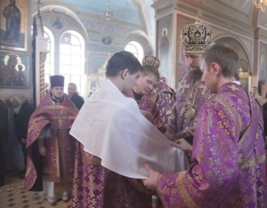 Божественная Литургия в Свято-Троицком кафедральном соборе г. Покровска (Энгельса)