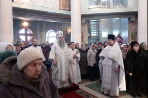 Божественная литургия в храме Всех Святых, в земле Российской просиявших г.Саратова.