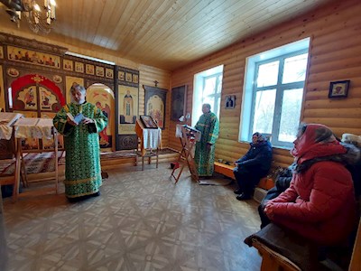 Миссионерский отдел передал духовную литературу в сельские храмы