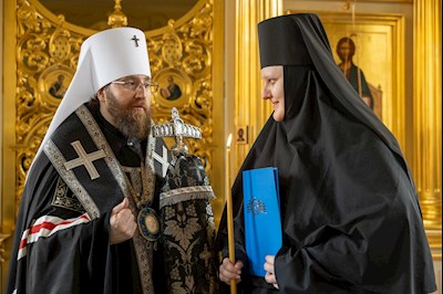 Митрополит Игнатий совершал иноческий постриг сотрудницы, преподавателя Саратовской православной духовной семинарии Кристины Юрьевны Петровой в храме апостола и евангелиста Иоанна Богослова при СПДС