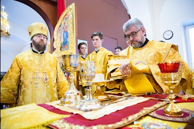 Митрополит Игнатий совершил Божественную литургию в храме святителя Николая Японского города Саратова 16 февраля 2025
