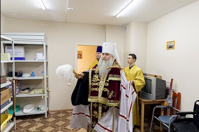 Митрополит Лонгин освятил здание епархиального центра гуманитарной помощи