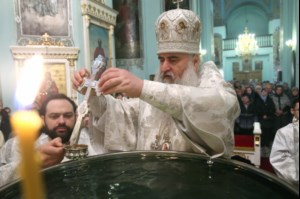 В праздник Крещения Господня Митрополит Лонгин совершил Божественную литургию и чин Великого освящения воды в Духосошественском храме Саратова