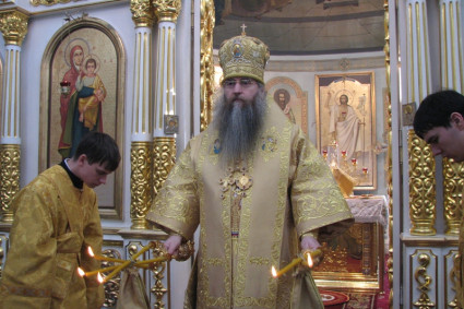 Божественная литургия в храме во имя Всех святых, в земле Российской просиявших, г. Саратова