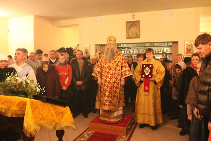 Божественная литургия в Трехсвятительском храме Саратова