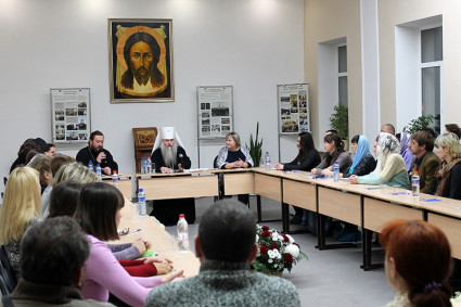 Митрополит Лонгин принял участие в родительском собрании Свято-Покровской гимназии г. Саратова