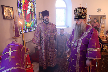 Литургия Преждеосвященных Даров на Архиерейском подворье – в храме в честь иконы Божией Матери «Утоли моя печали» г.Саратова
