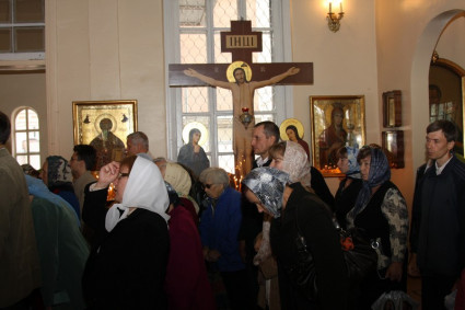 Божественная литургия в Серафимовском храме Саратова