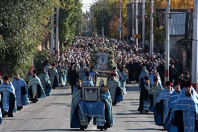Божественная литургия и крестный ход в городе Покровске