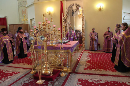 Всенощное бдение в Свято-Покровском храме Саратова