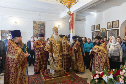 Божественная литургия в храме святых новомучеников и исповедников Церкви Русской с. Елшанка Воскресенского района