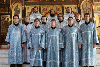 Выпускники СПДС в священном сане совершили богослужение