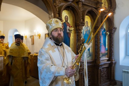 Митрополит Игнатий совершил Божественную литургию в храме святых бессребреников Космы и Дамиана г. Саратова
