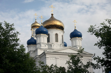 Божественная литургия в Духосошественском кафедральном соборе г. Саратова