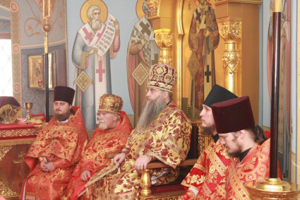 Божественная литургия в Свято-Троицком соборе Саратова
