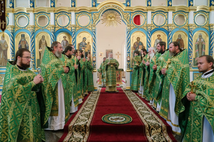 Божественная литургия в новоосвященном монастырском храме села Алексеевка Базарно-Карабулакского района
