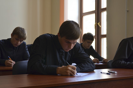 В Саратовской православной духовной семинарии начались вступительные экзамены