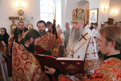 Божественная литургия в храме во имя святого великомученика Димитрия Солунского Спасо-Преображенского мужского монастыря г. Саратова