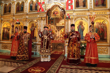 Ночное пасхальное богослужение в Духосошественском кафедральном соборе