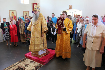Божественная литургия в храме во имя святого равноапостольного царя Константина и матери его царицы Елены п. Северный Хвалынского района