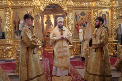 Митрополит Игнатий совершил Божественную литургию в Свято-Троицком кафедральном соборе г. Саратова