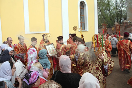 Божественная литургия в храме в честь Рождества Христова г. Саратова