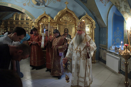 Всенощное бдение в Свято-Троицком соборе Саратова