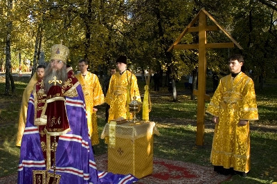 Освящение места строительства храма в честь святых первоверховных апостолов Петра и Павла на 3-й Дачной Ленинского района г. Саратова