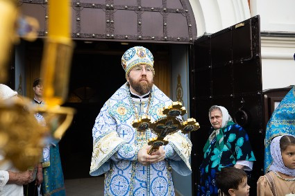 Митрополит Игнатий совершил Божественную литургию в Свято-Троицком кафедральном соборе г. Саратова