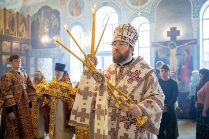 Митрополит Игнатий совершил Великое освящение храма Благовещения Пресвятой Богородицы г. Вольска и Божественную литургию в новоосвященном храме