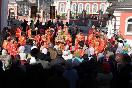Крестный ход во вторник Светлой седмицы. Свято-Троицкий собор Саратова