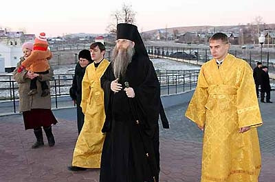 Епископ Лонгин совершил Великое освящение храма во имя святого праведного Иоанна Кронштадтского в селе Алекссевка Хвалынского района